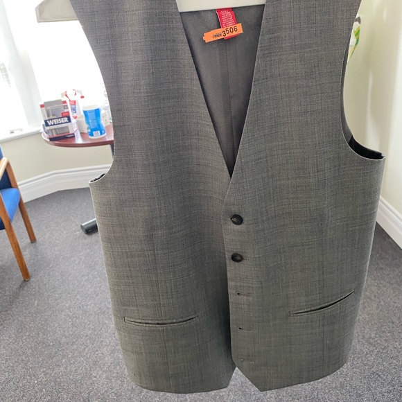 Kenneth Cole Men’s 3 Piece Suit - Picture 5 of 7